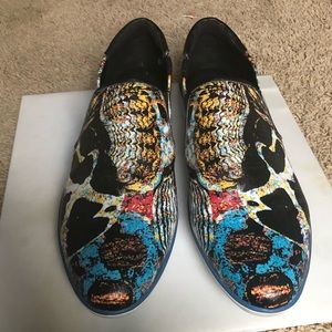 Graphic Nine West Flags